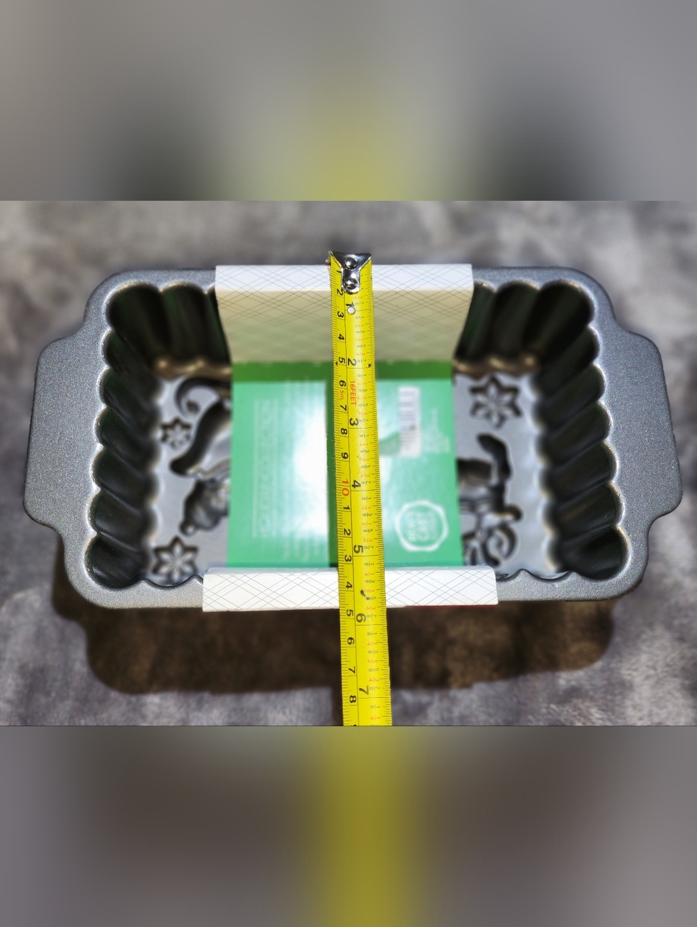 Nordic Ware Santa's Sleigh Loaf Pan - Picture 4 of 5